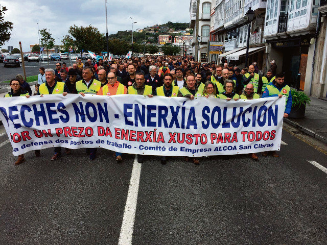 Manifestación en Viveiro a prol dunha solución en Alcoa (CIG)