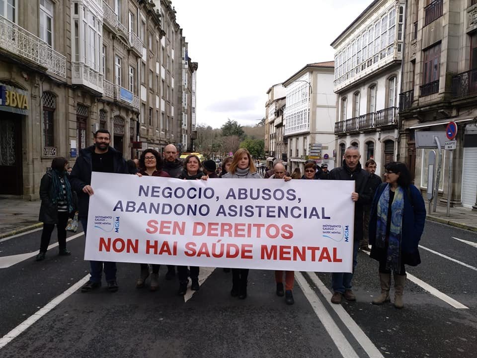 O Movemento Galego pola Saúde Mental nunha manifestación en defensa da sanidade pública de febreiro en Compostela. (Imaxe: MGSM)