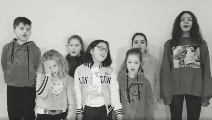 A rapazada de Ferrolterra, protagonistas dun vídeo no que reclaman pediatras para a comarca (Imaxe: Cedida)