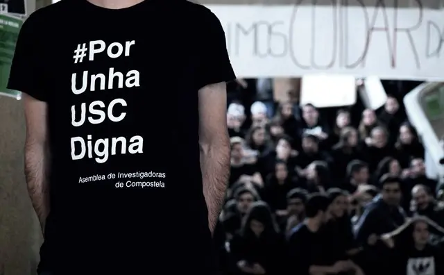 As investigadoras da USC visten de negro as terzas feiras para visibilizar as s&uacute;as demandas (Imaxe: Celia Eiras Rub&iacute;n).
