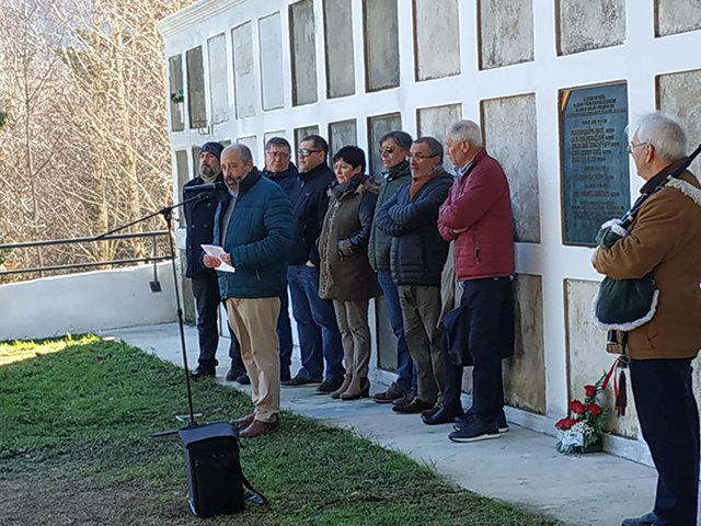 asistentes á homenaxe ás vítimas do franquismo en Mondoñedo