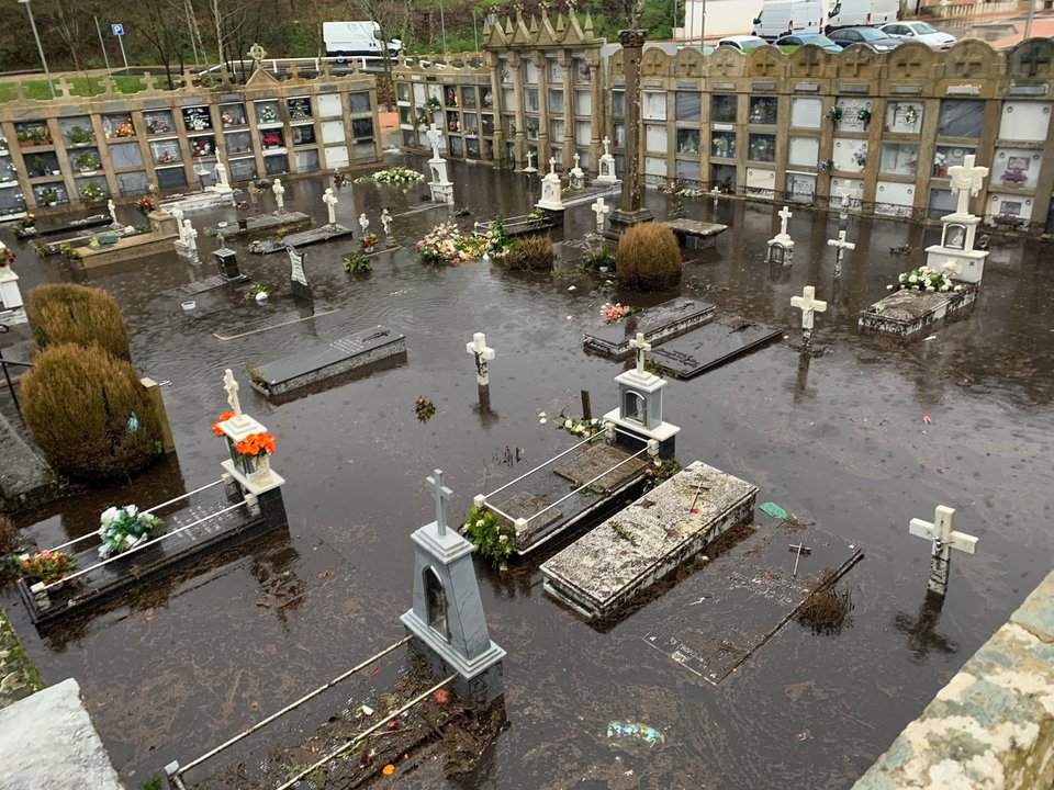 cemiterio inundado @scarleos