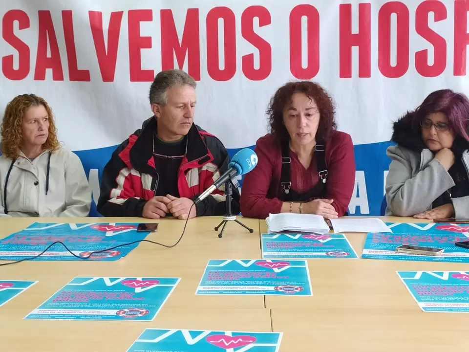 Rolda de prensa das integrantes da Plataforma pola defensa da sanidade da Mari&ntilde;a (Imaxe: Plataforma).