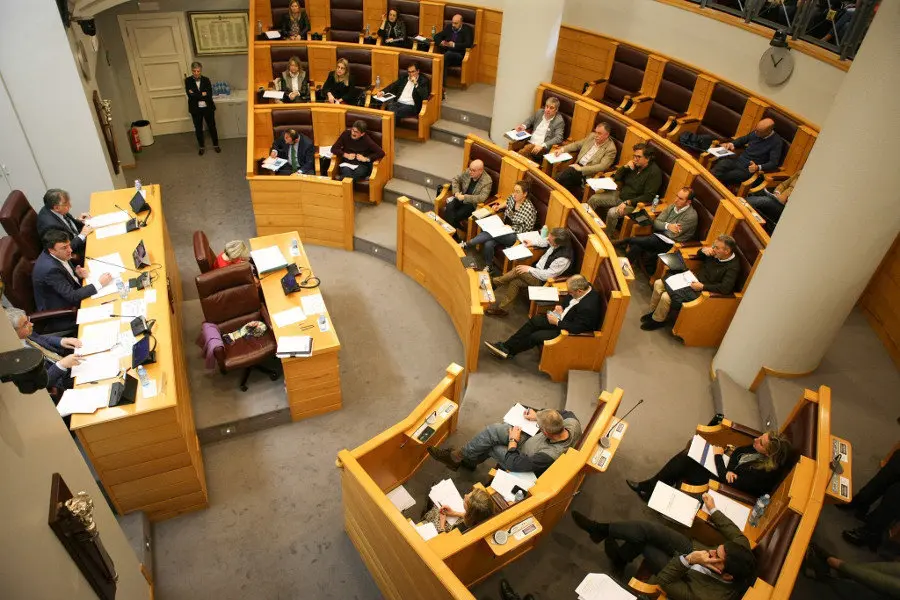 EuropaPress_2625091_Pleno_de_la_Diputaci&oacute;n_de_A_Coru&ntilde;a