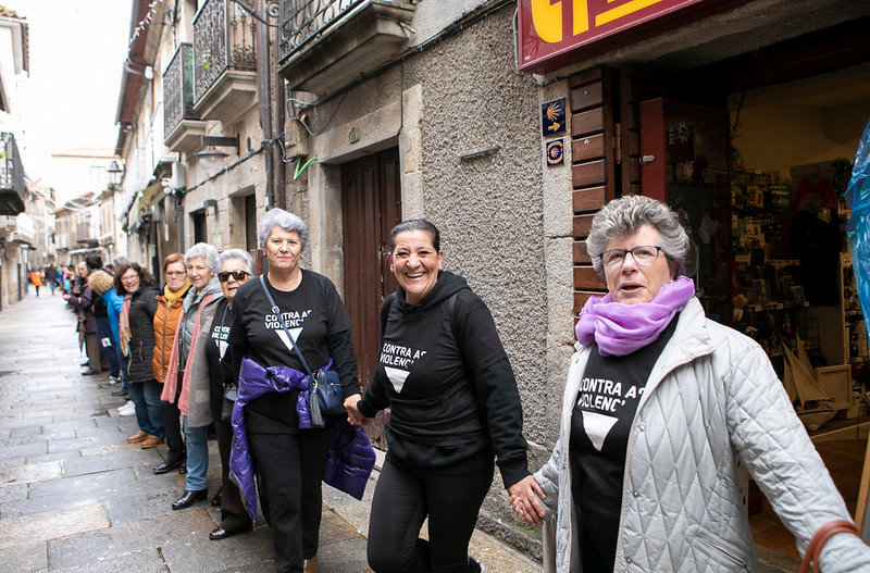 Cadea feminista celebrada en Baiona o 25 de novembro de 2019 (Imaxe: En negro contra as violencias).