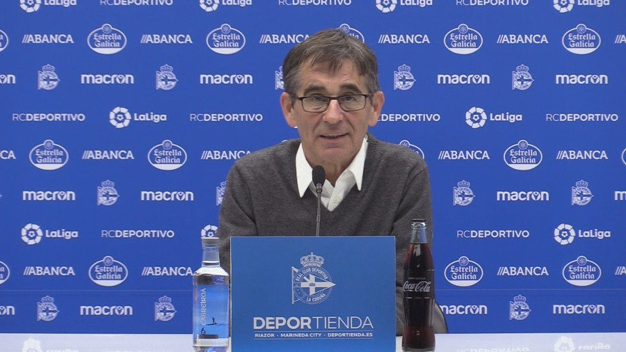EuropaPress_2594865_Fernando_Vázquez_entrenador_del_Deportivo_de_la_Coruña_en_rueda_de_prensa