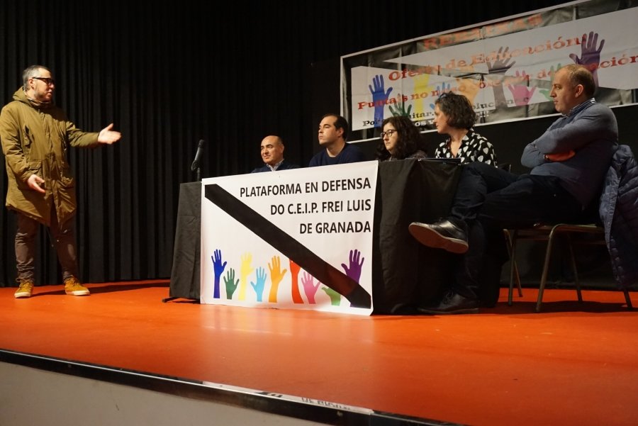 As integrantes da Plataforma en Defensa do CEIP Frei Luis de Granada de Sarria reuníronse o 15 de febreiro na Casa da Cultura (Imaxe: Plataforma de afectadas).