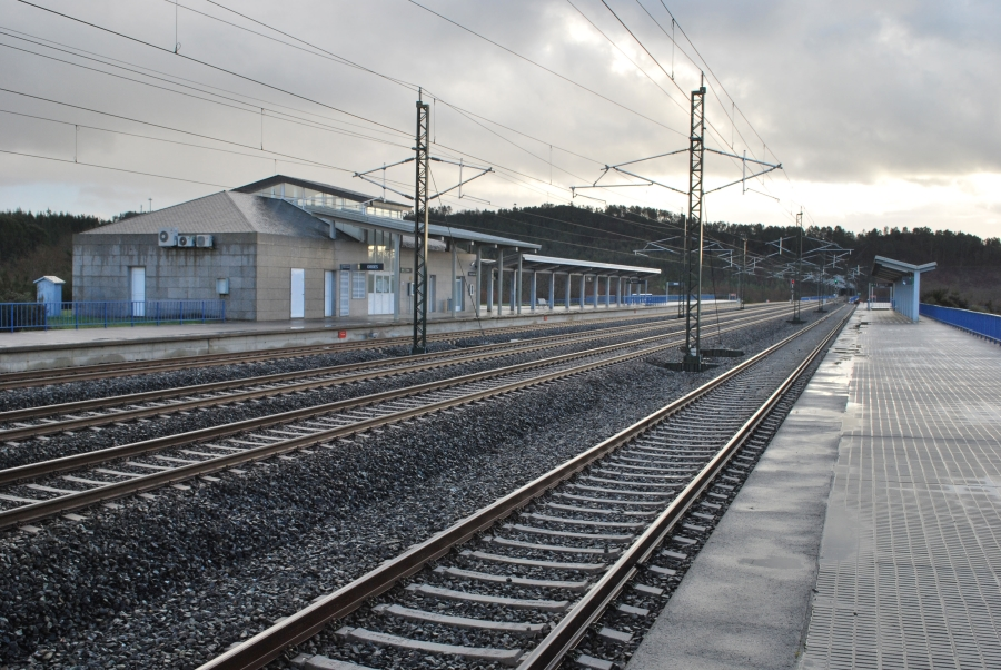 Estaci&oacute;n de tren de Ordes, situada a seis quil&oacute;metros da vila (Imaxe: N&oacute;s Diario).