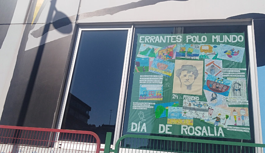 Mural feito polo alumnado do IES Laxeiro con motivo do Día de Rosalía.