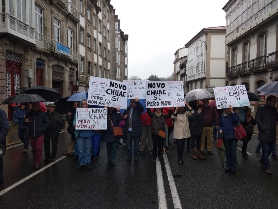Veciñas do barrio de Eirís participaron na manifestación do 9 de febreiro en defensa da sanidade pública (Imaxe: Chuac si, pero non así).