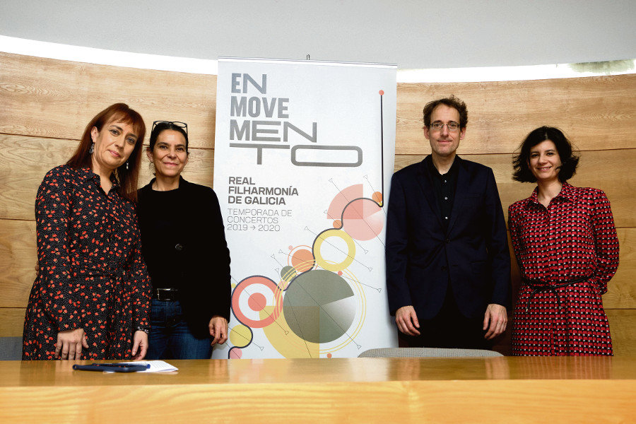 Belén Hernández -primeira pola esquerda-, con Mercedes Rosón, Pablo González e Sabela García. (Foto: Nós Diario)
