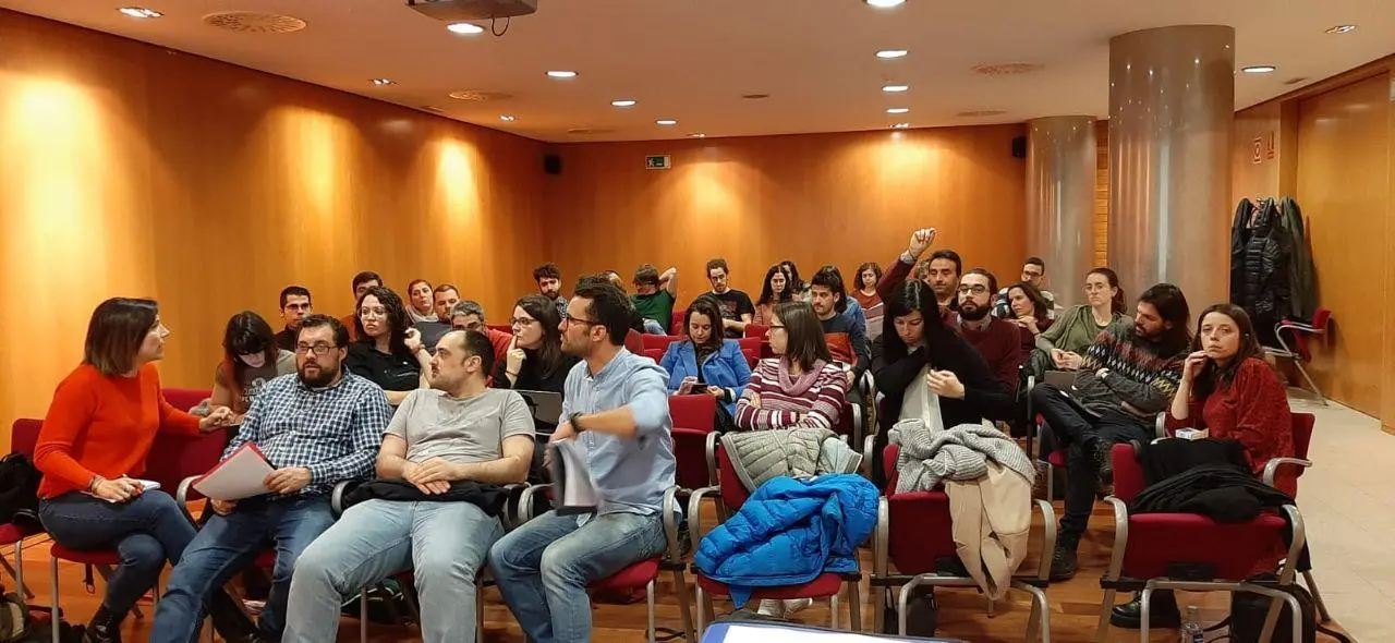 Asistentes ao acto que deu orixe a InvestiGal no centro sociocultural O Ensanche (Compostela).