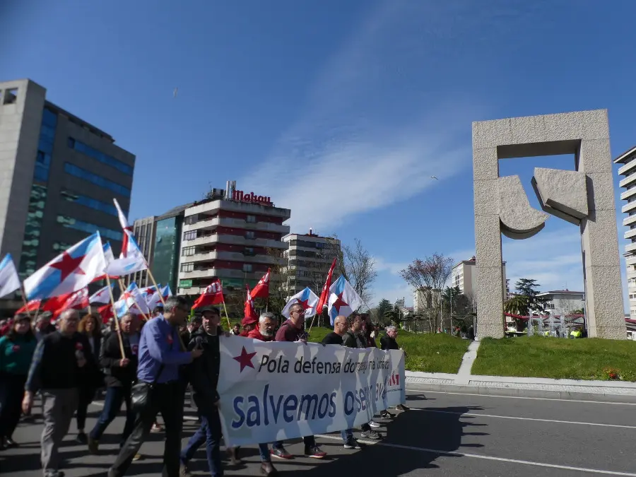 A manifestaci&oacute;n pasando pola praza Am&eacute;rica de Vigo (N&oacute;s Diario)