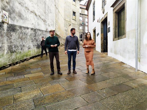 Martiño Noriega (Anova), Antón Gómez-Reino (Podemos Galicia) e Eva Solla (Esquerda Unida) en Compostela [Imaxe: Europa Press].