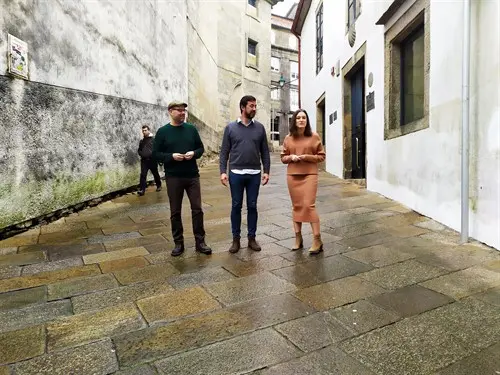 Marti&ntilde;o Noriega (Anova), Ant&oacute;n G&oacute;mez-Reino (Podemos Galicia) e Eva Solla (Esquerda Unida) en Compostela [Imaxe: Europa Press].