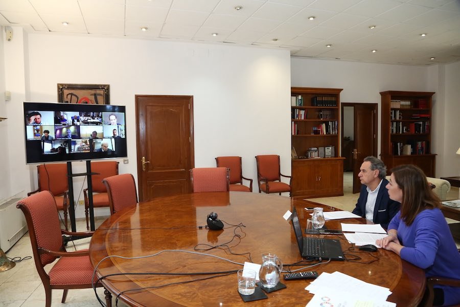 A presidenta do Govern balear, Francina Armengol, reunidas por videoconferencia con responsábeis de portos e aeroportos de Balears (Imaxe: CAIB)