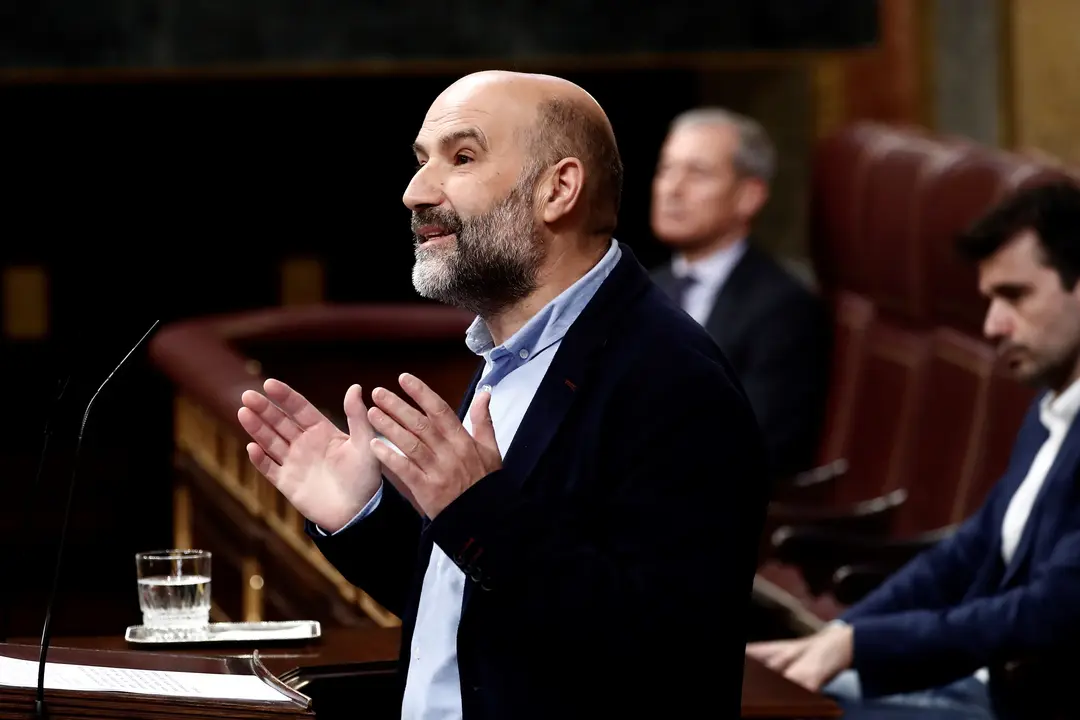 EuropaPress_2723501_diputado_bloque_nacionalista_galego_nestor_rego_pleno_extraordinario