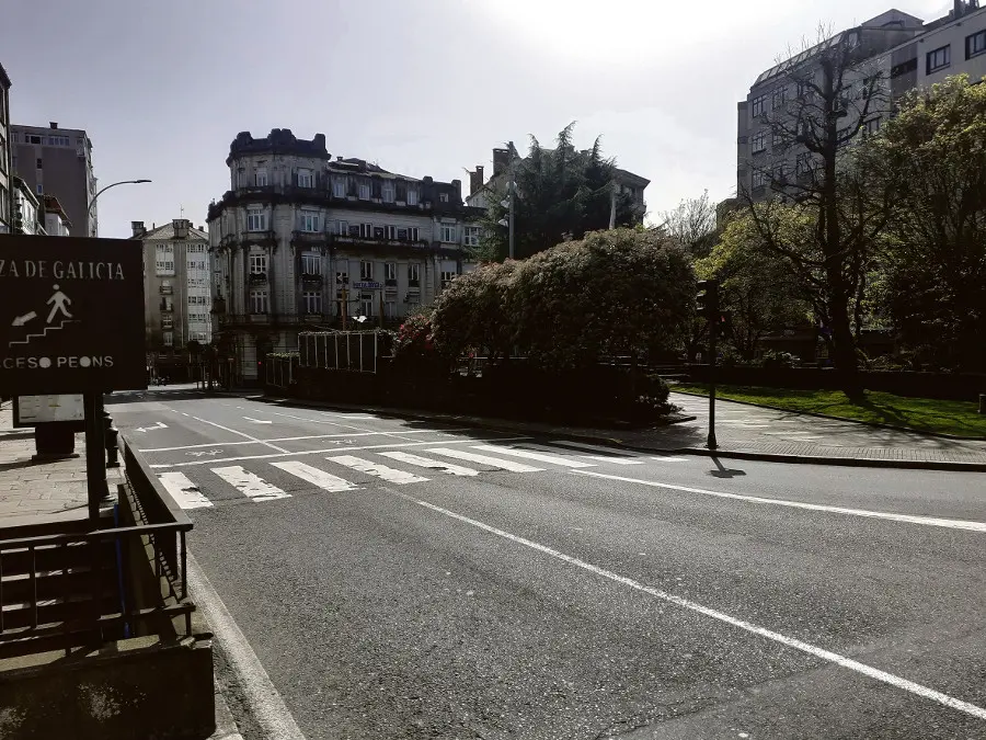 Aspecto da praza Galiza de Compostela, lugar c&eacute;ntrico da capital, estes d&iacute;as (Riob&oacute; Prada)