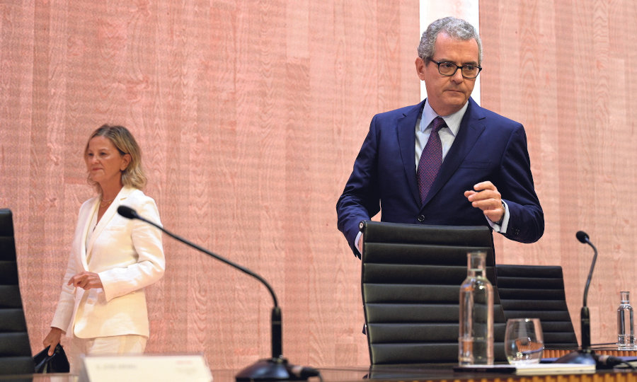 Pablo Isla e Flora Pérez na última xunta de accionistas de Inditex. (Europa Press).