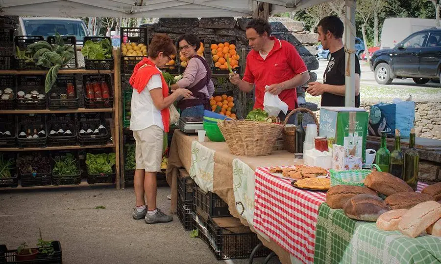 Encontros de consumo respons&aacute;bel "Entre lusco e fusco" en Compostela (ELF)
