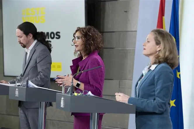 Pablo Iglesias, Mar&iacute;a Jes&uacute;s Montero e Nadia Calvi&ntilde;o (Moncloa).