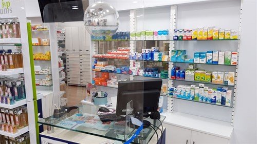 Interior dunha farmacia (Europa Press).