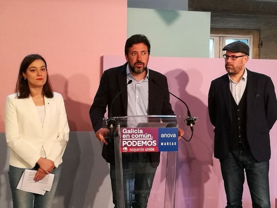 Antón Gómez-Reino, Eva Solla e Martiño Noriega nunha rolda da coalición Galciia en Común, Anova e as mareas (Imaxe: Europa Press)