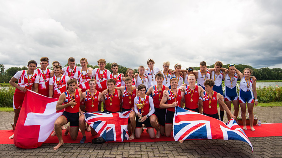 Atletas británicos e suizos festexan as súas medallas na pasada edición da Coupe de la Jeunesse