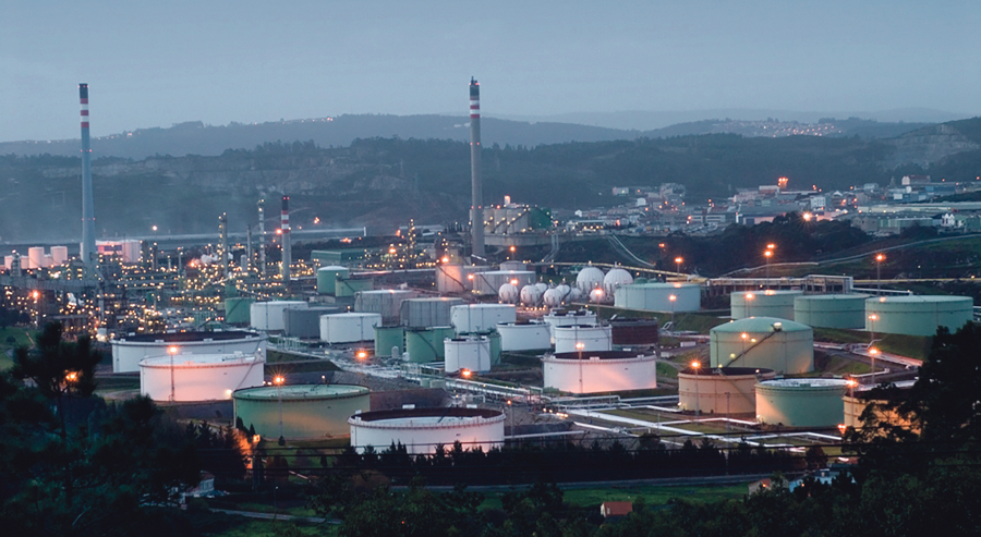 Refinar&iacute;a de Repsol na Coru&ntilde;a (Repsol).