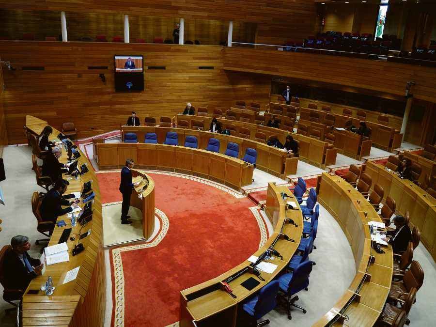 Pleno da Deputación Permanente en abril na Cámara galega. 