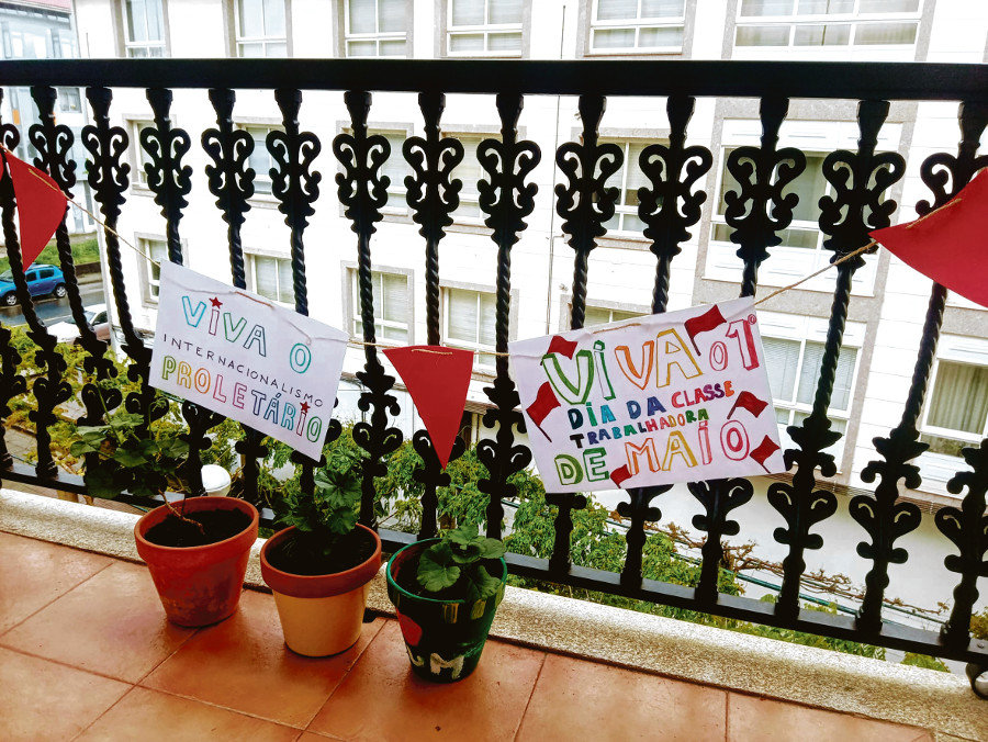 O Día 1 de maio nun balcón galego
