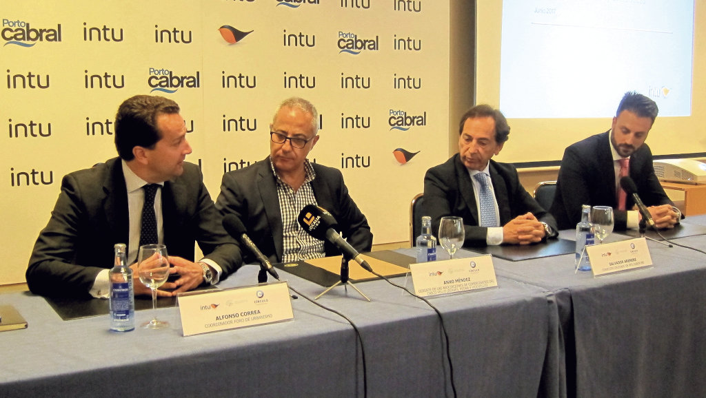 Directivas de Intu nunha rolda de prensa en Vigo (Arquivo)