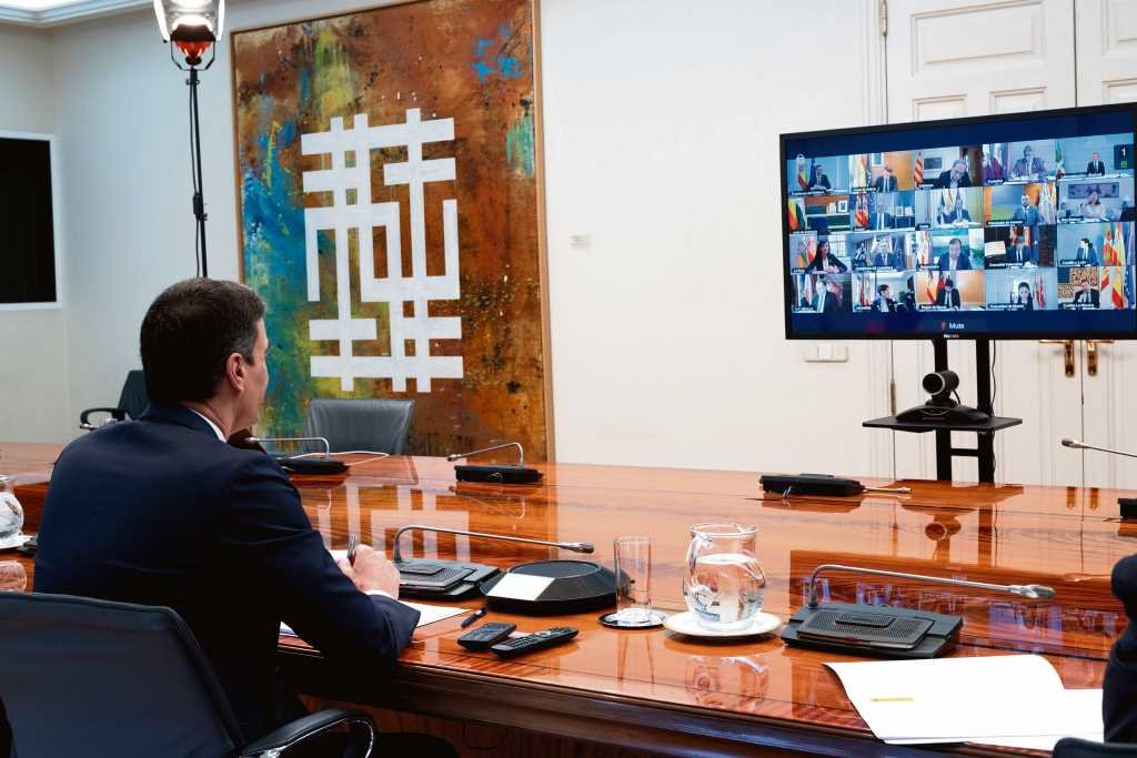 O xefe do Executivo estatal, Pedro Sánchez, nunha xuntanza coas Presidencias autonómicas (Imaxe: Moncloa)