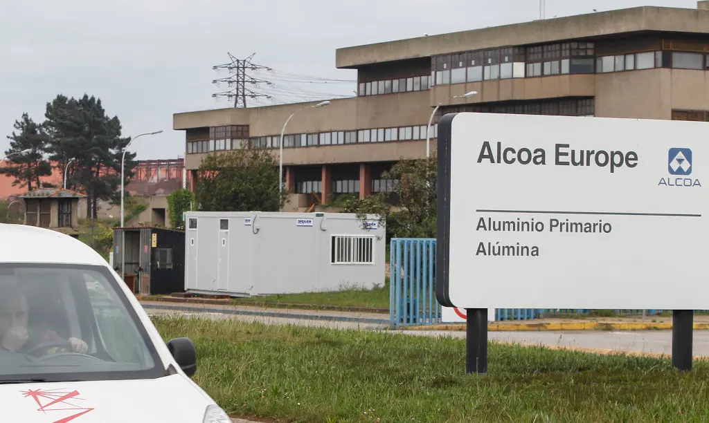 Instalaci&oacute;ns de Alcoa en San Cibrao (Cervo).