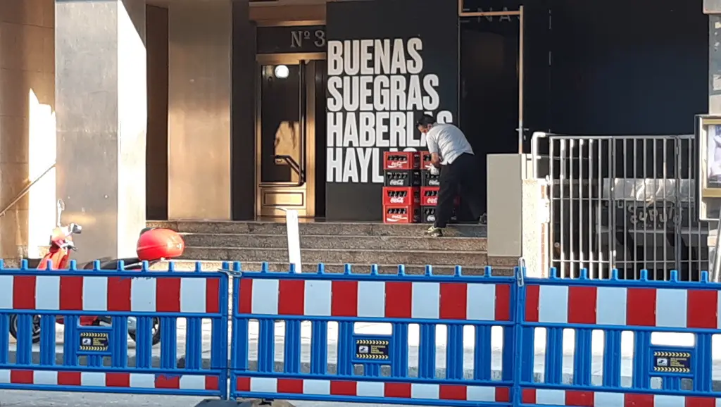 Entrada a Buenasuegra pola avenida da Mari&ntilde;a (Xo&aacute;n Roberes)
