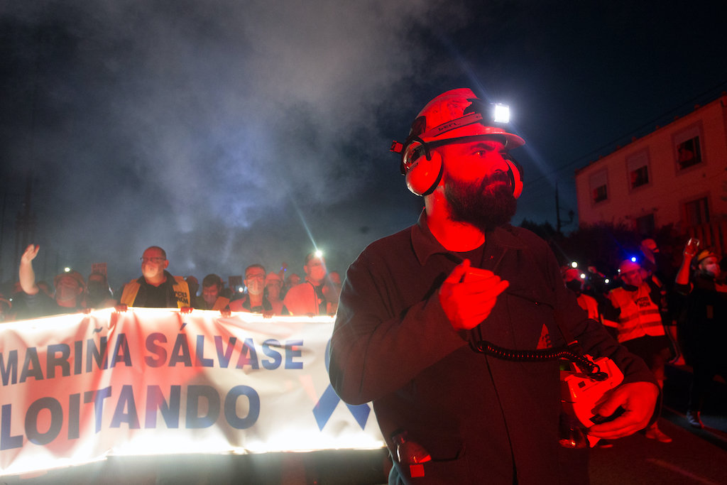 Marcha nocturna contra os despedimentos en Alcoa San Cibrao (Carlos Catro/EP).