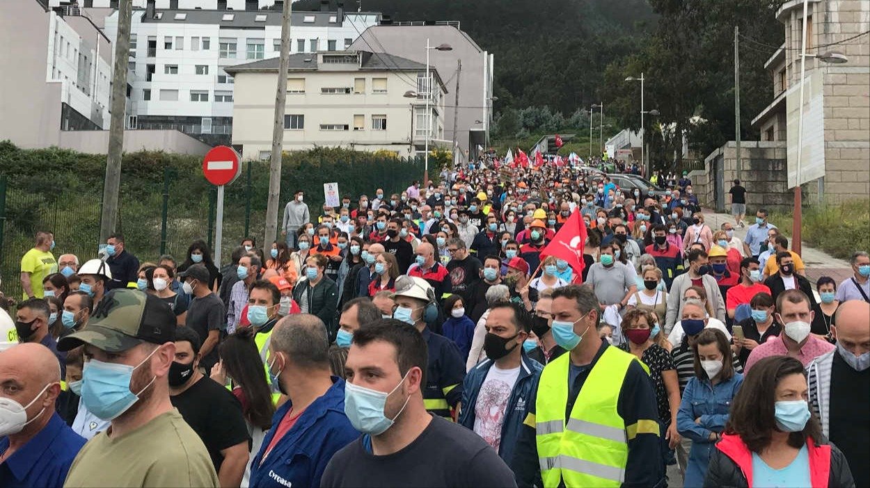 Milleiros de persoas participaron na protesta de Burela (Nós Diario)