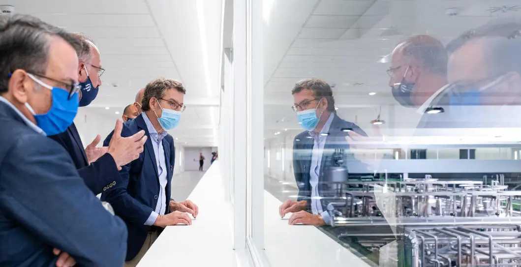 O presidente da Xunta, Alberto N&uacute;&ntilde;ez Feij&oacute;o, acompa&ntilde;ado polo conselleiro do Medio Rural, Jos&eacute; Gonz&aacute;lez, visita a planta de InLeit Ingredients SLU. Pol&iacute;gono industrial de Curtis, 23/06/20.