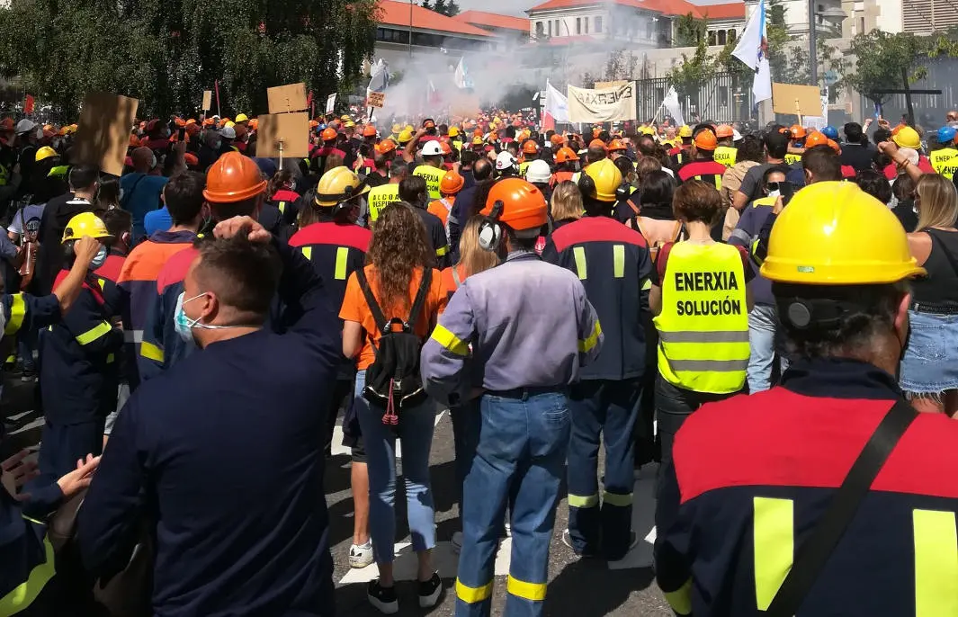Manifestaci&oacute;n dos traballadores da Xunta en San Caetano (Foto: N&oacute;s Diario).