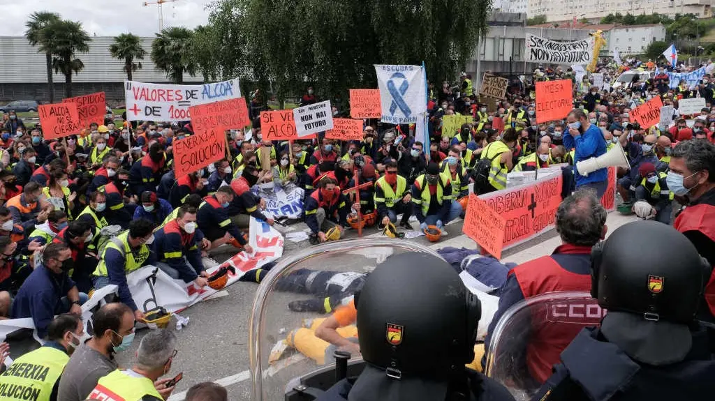 Concentraci&oacute;n de persoal de Alcoa en Compostela (Arxina)