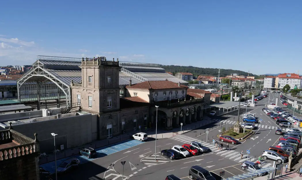 Estaci&oacute;n de tren de Santiago de Compostela. (Foto: Arxina)