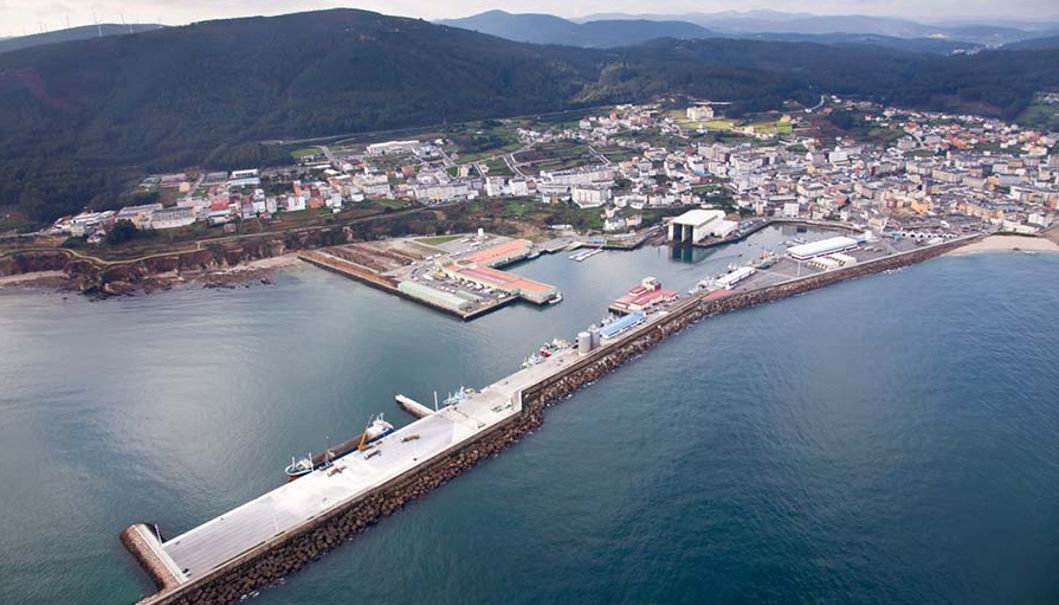 Burela, na Mariña, co porto en primeiro termo (Federación Confrarias)