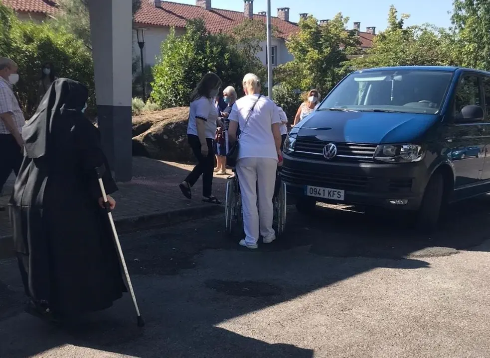 Traslado de maiores na residencia de Ourense. 