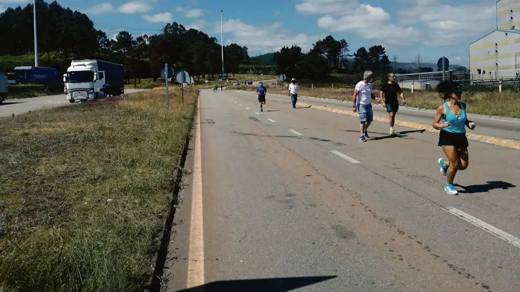 Carrera simb&oacute;lica de 1.000 quil&oacute;metros do persoal de Alcoa, San Cibrao, en Cervo (N&oacute;s Diario)