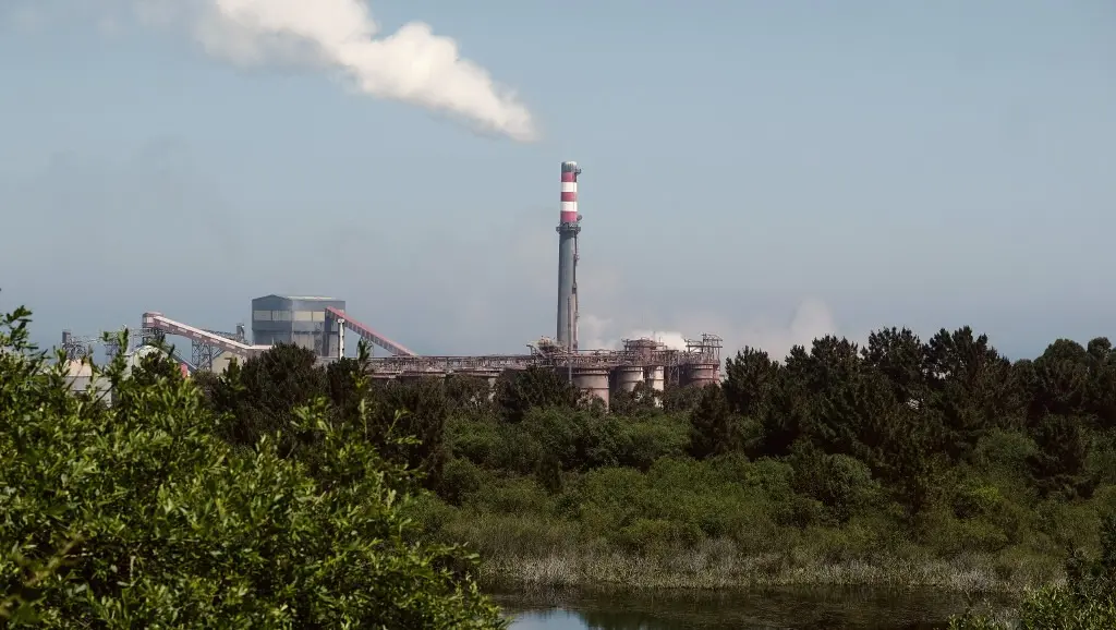 Factor&iacute;a de Alcoa en Cervo (Arxina).