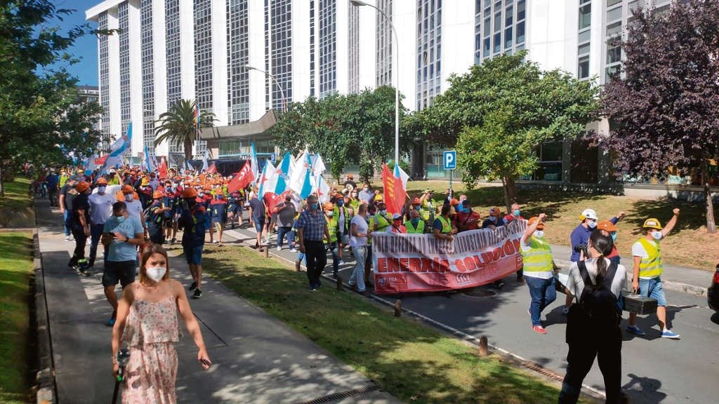 Marcha dos sindicatos CIG, CCOO e UXT na Coruña (Nós Diario)
