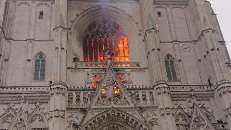 Imaxe do incendio na catedral de Nantes (Nós Diario)