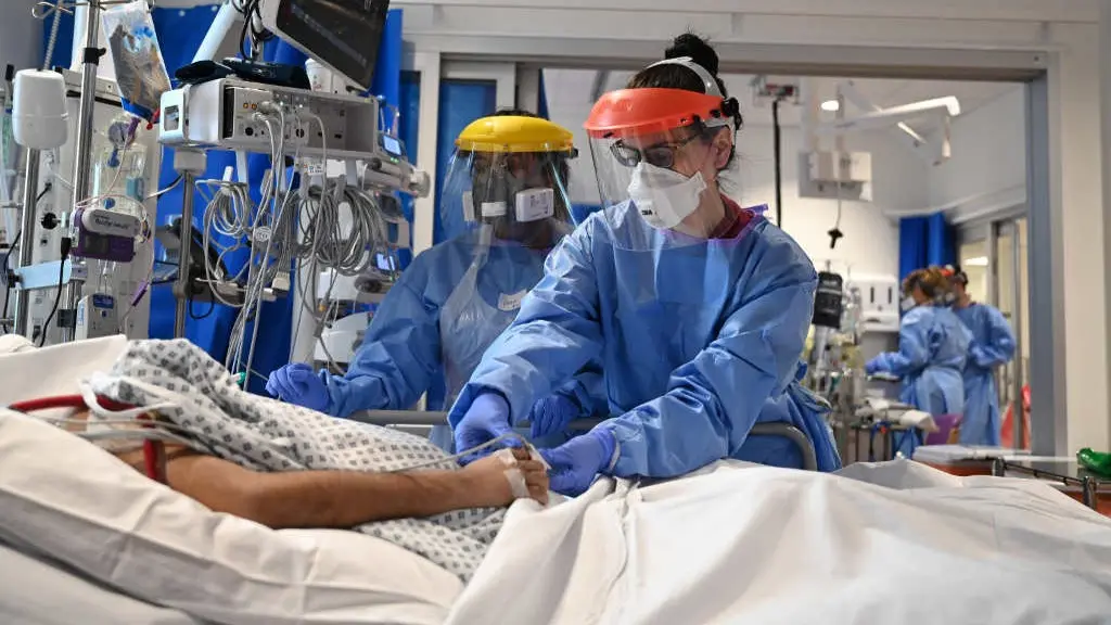 Pacientes ingresados na UCI te&ntilde;en un maior risco de secuelas (Europa Press)