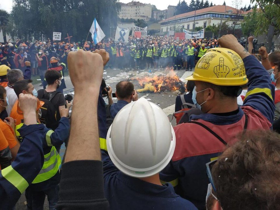 Protesta de traballadores de Alcoa ante a Xunta o pasado 1 de xullo (Imaxe: Europa Press)
