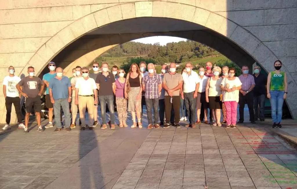 Encontro de membros do PSdeG en Castrelo de Mi&ntilde;o, a pasada semana, para arroupar a &uacute;nica edil que fica no partido neste concello. 